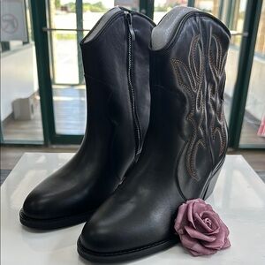 WYDR Studio Black Western Ankle Boots